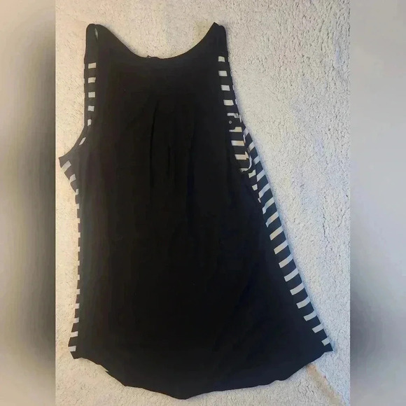 Express Black/White Striped V-neck Tank Top Size Small - Picture 4 of 9